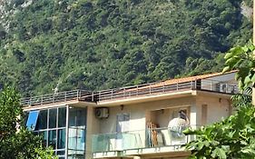 Apartments With Sea View In Prcanj